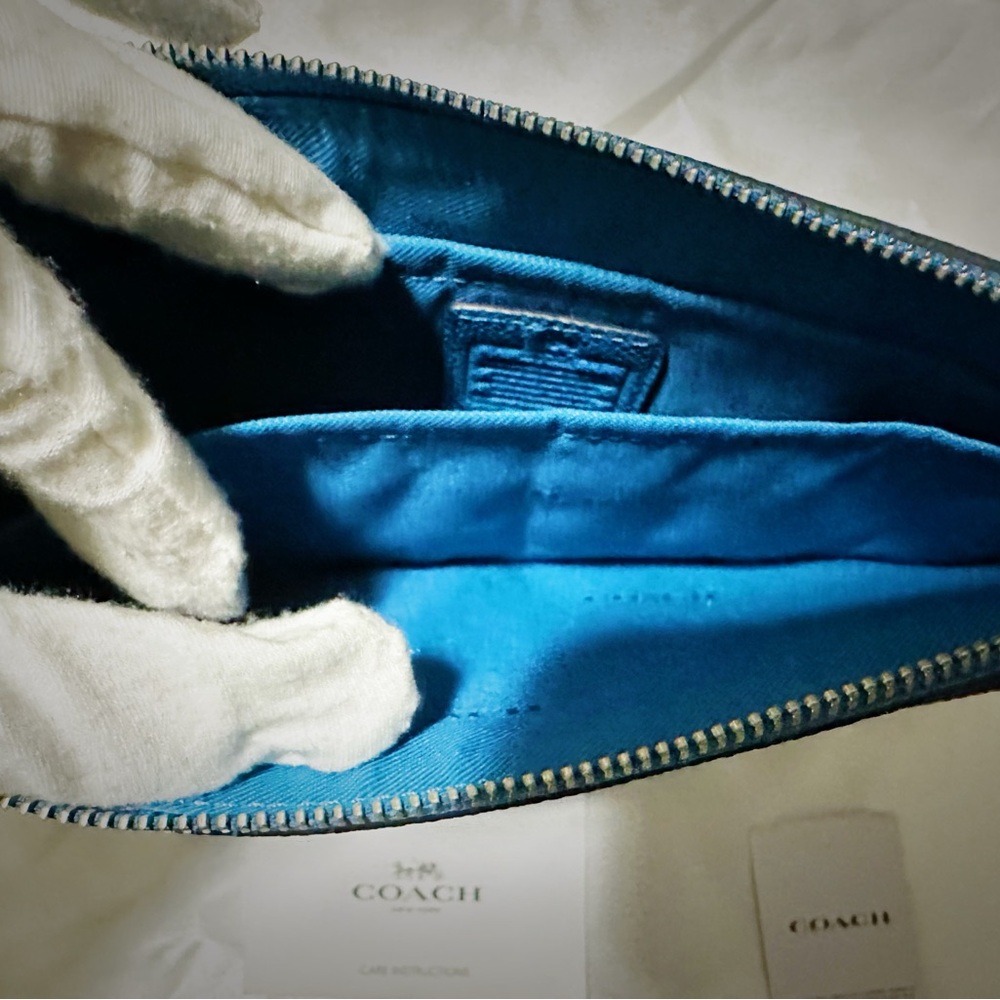 Coach Vibrant Blue Wristlet with Pink Accent new without tags - Picture 11 of 17